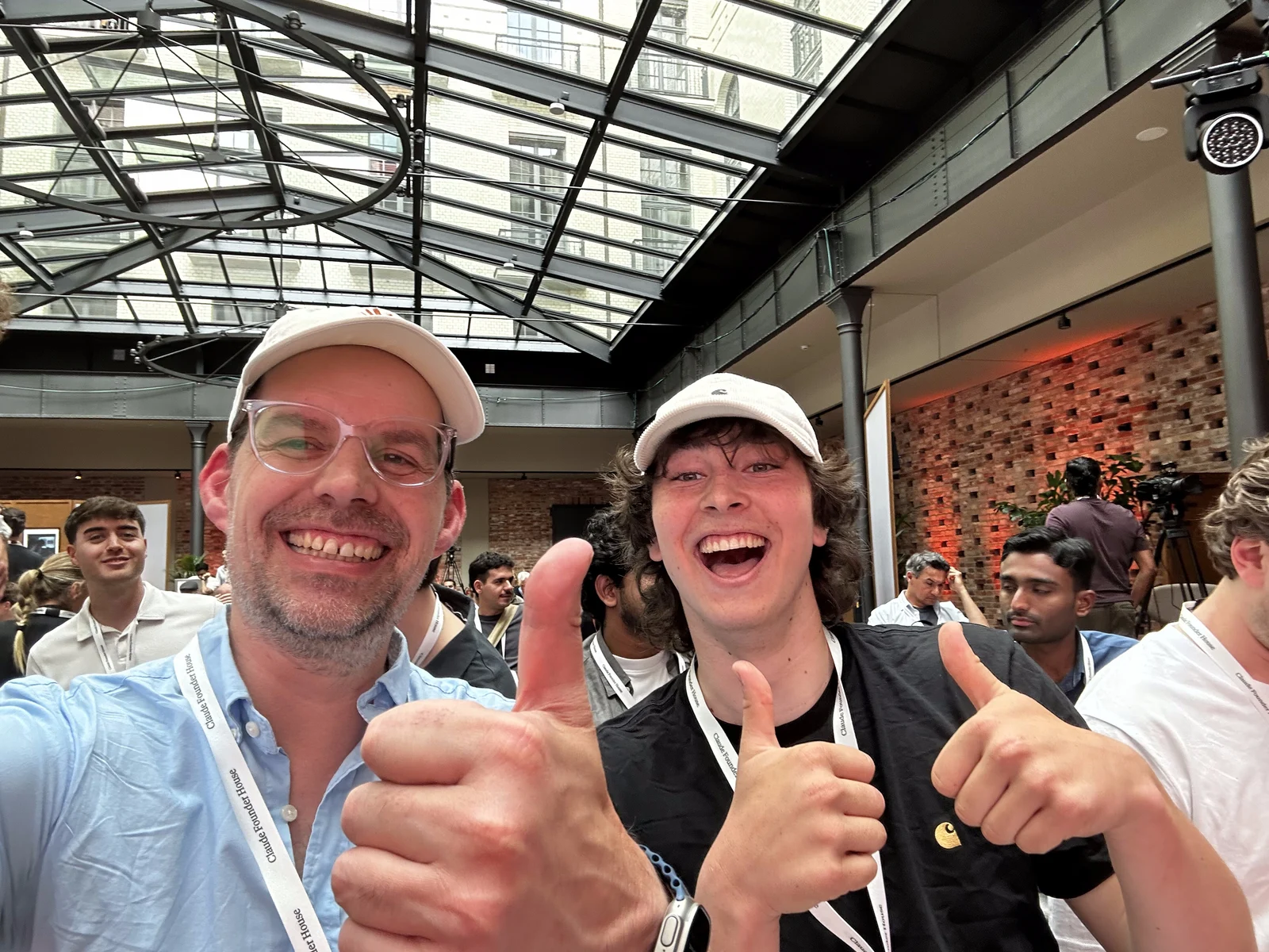 Florian und Leo feiern den Sieg